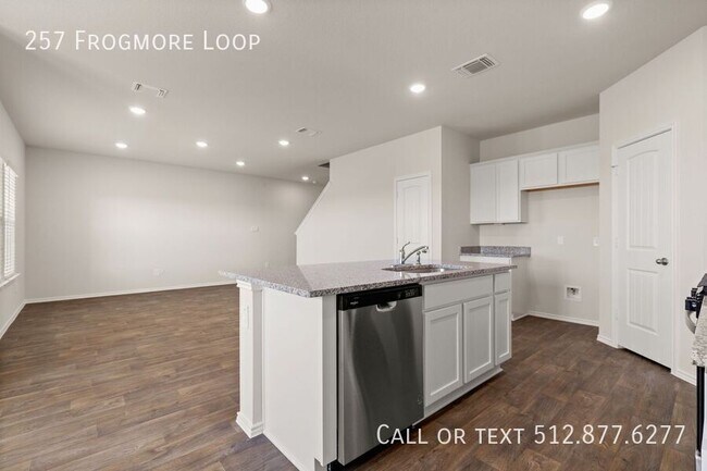257 Frogmore Lp in Uhland, TX - Building Photo - Building Photo