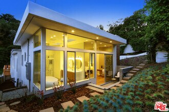 10486 Sandal Ln in Los Angeles, CA - Building Photo - Building Photo