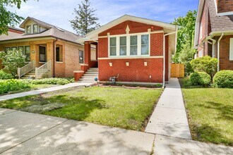 1115 N Taylor Ave in Oak Park, IL - Building Photo - Building Photo