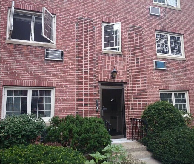 30 St Paul St, Unit 6
