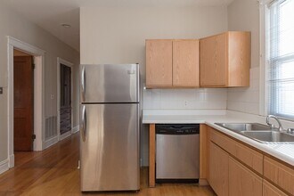 1440 W Addison St, Unit 2 in Chicago, IL - Foto de edificio - Building Photo