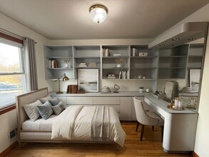 14410 20th Ave, Unit 1 in Whitestone, NY - Foto de edificio - Building Photo