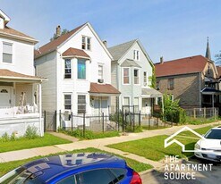 8364 S Brandon Ave in Chicago, IL - Building Photo