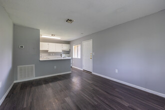 Homestead Apartments in San Antonio, TX - Foto de edificio - Interior Photo