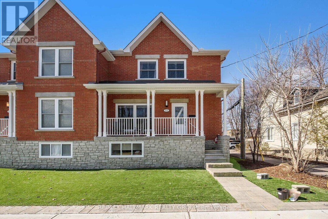 50 Queen Victoria St in Ottawa, ON - Building Photo