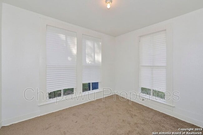 113 S Olive St in San Antonio, TX - Foto de edificio - Building Photo