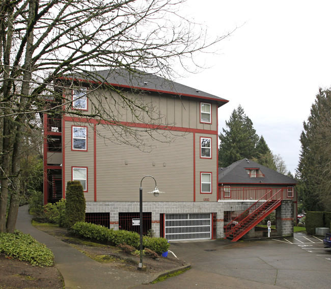 Hillsdale Commons in Portland, OR - Building Photo - Building Photo