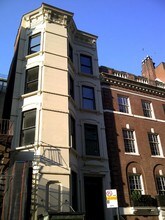 18 E 69th St in New York, NY - Building Photo - Building Photo