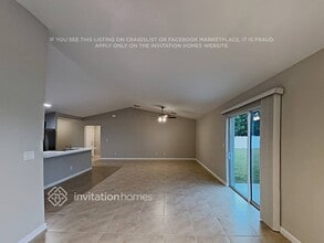 365 SW Ridgecrest Dr in Port St. Lucie, FL - Foto de edificio - Building Photo