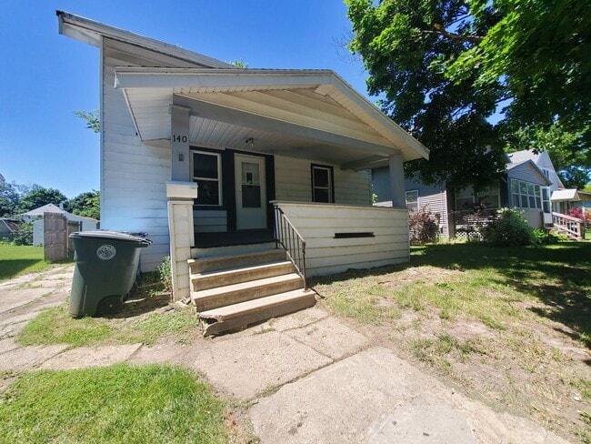140 Moir St in Waterloo, IA - Building Photo - Building Photo