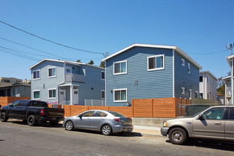 744-746 1/2 W 4th St. in San Pedro, CA - Building Photo - Building Photo