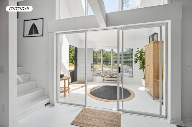 201 Cove Hollow Rd in East Hampton, NY - Building Photo - Building Photo