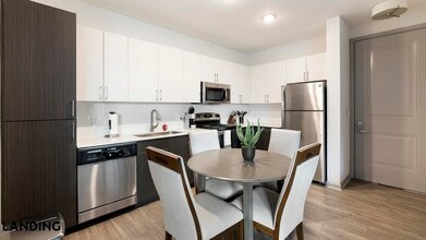 1001 S Center St in Arlington, TX - Building Photo - Building Photo