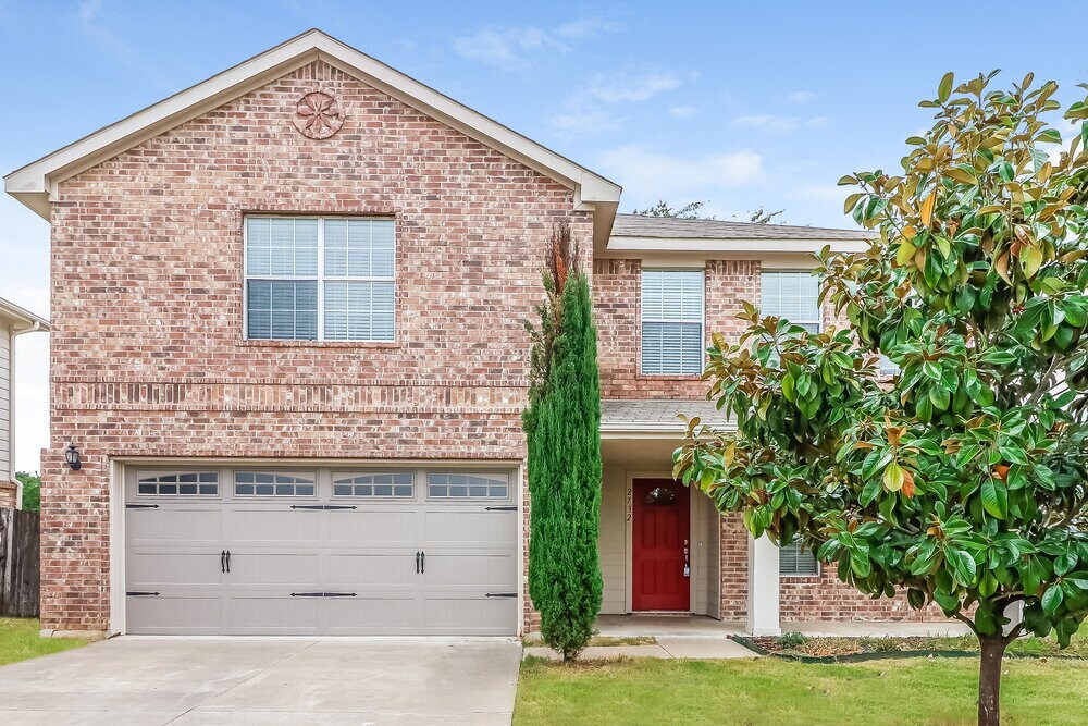 2732 Maegen Cir in Fort Worth, TX - Building Photo