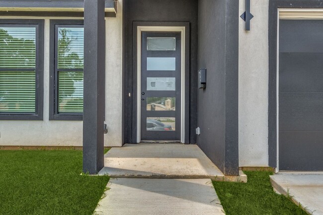 property at 1605 Pine St