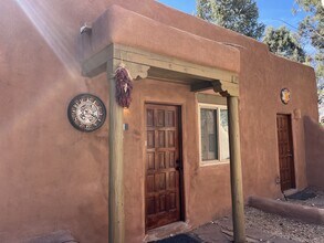 226 Kit Carson Rd in Taos, NM - Building Photo - Building Photo