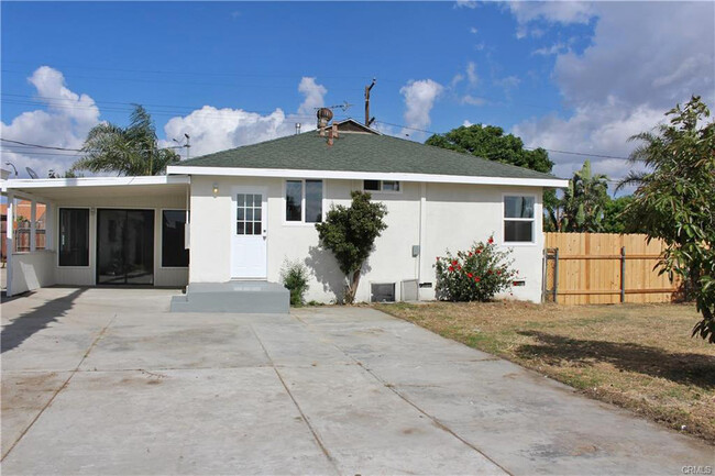 9258 Elm Ave in Fontana, CA - Building Photo - Building Photo