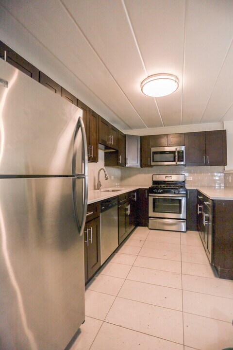 5900 N Winthrop Ave, Unit #211 in Chicago, IL - Building Photo