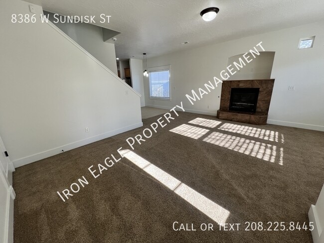 8386 W Sundisk St in Boise, ID - Building Photo - Building Photo