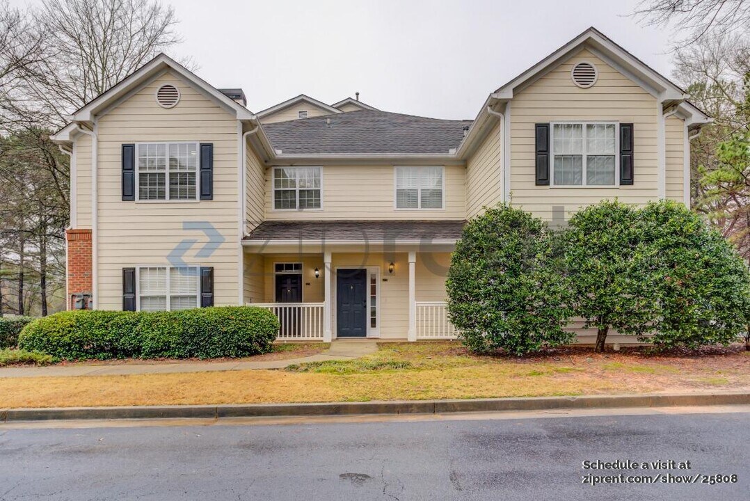 603 Spring Heights Ln in Smyrna, GA - Foto de edificio