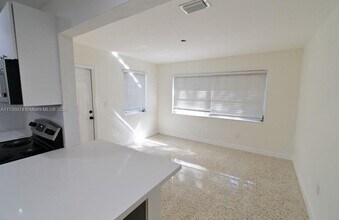 11011 SW 79th Ave in Pinecrest, FL - Building Photo - Building Photo