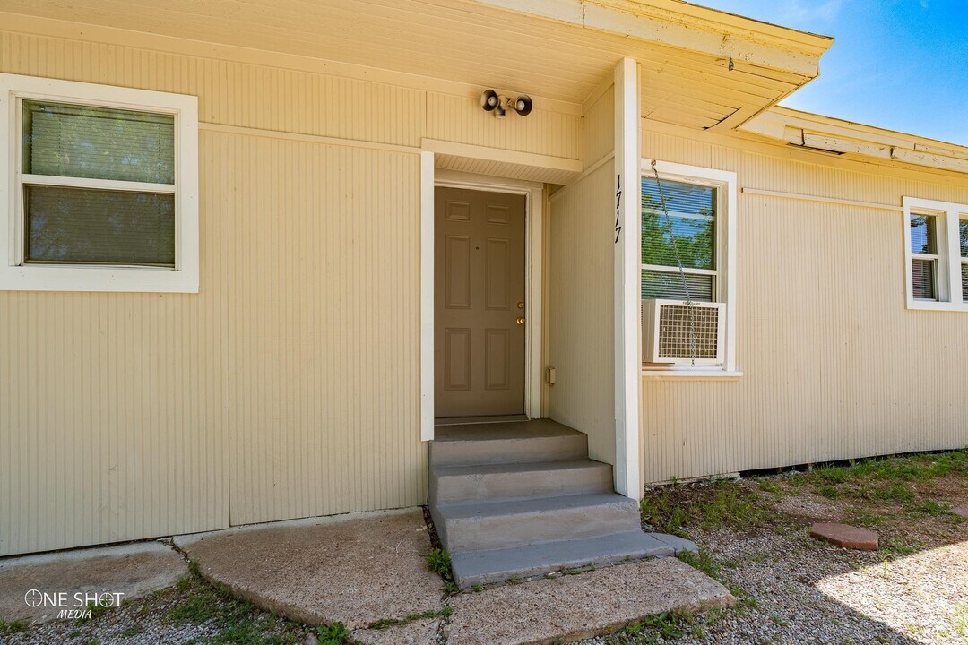 1717 N 3rd St in Abilene, TX - Foto de edificio