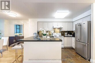 21 Hillcrest Ave in Toronto, ON - Building Photo - Building Photo