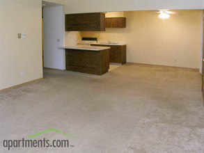 Forestview Ct. Apartments in Appleton, WI - Building Photo - Interior Photo