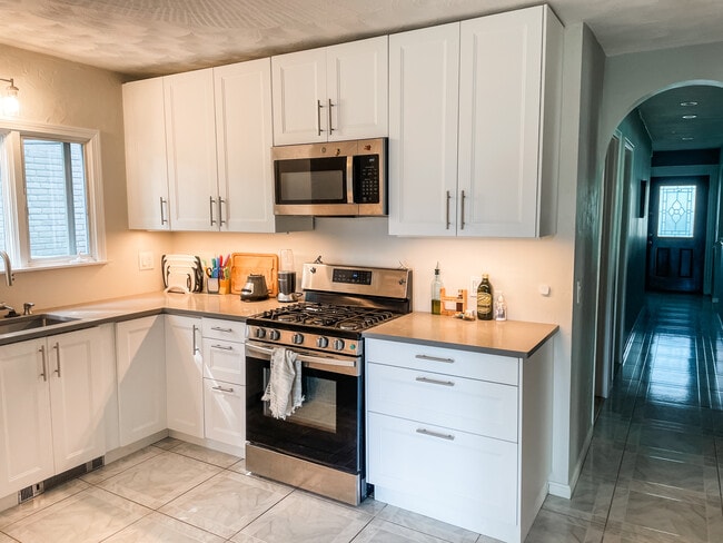 384 Fellsway W, Unit 1 in Medford, MA - Foto de edificio - Building Photo