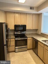 1324 Garden Wall Cir in Reston, VA - Building Photo - Building Photo