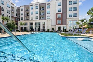 2411 Fondren Rd in Houston, TX - Building Photo