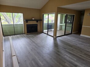 4158 Pinelake Ln in Tampa, FL - Building Photo - Building Photo