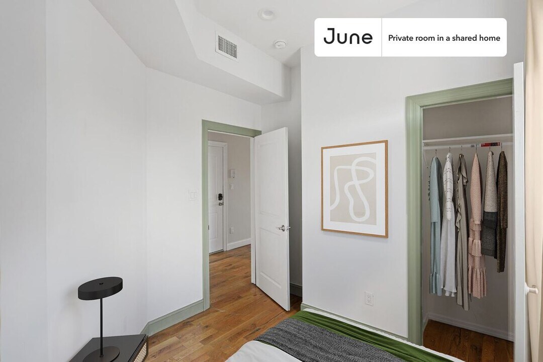 Private bedroom in 4 bed/2 bath Home in New York, NY - Building Photo
