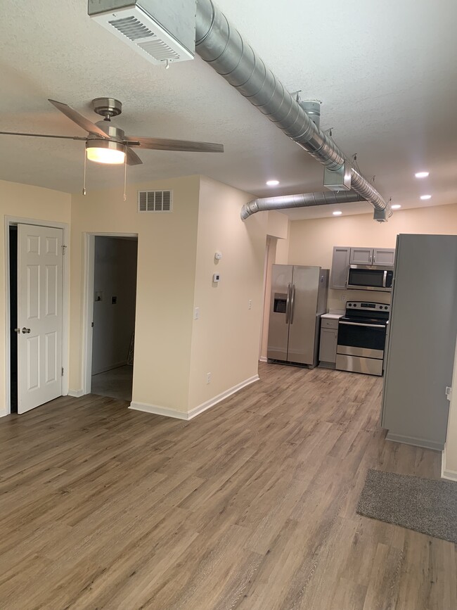6800 E 58 St in Kansas City, MO - Building Photo - Building Photo