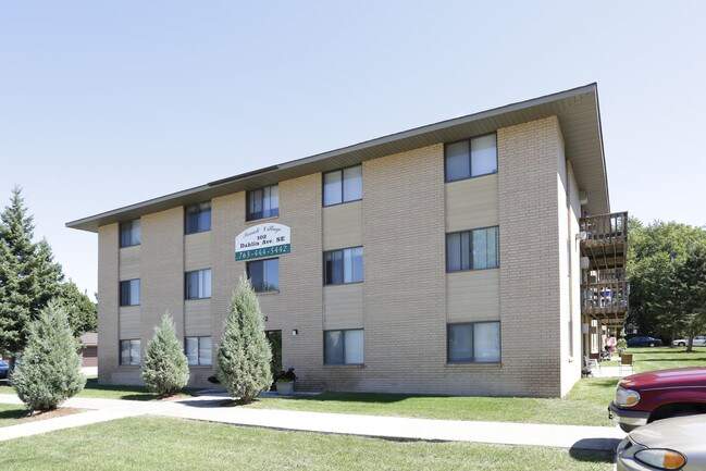Isanti Court Apartments photo'
