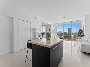 90 SW 3rd St, Unit 79 in Miami, FL - Building Photo - Building Photo