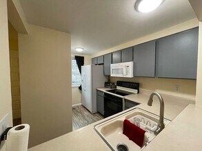 4250 S Mobile Cir in Aurora, CO - Building Photo - Building Photo