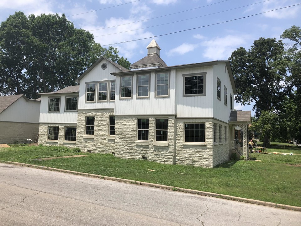 901 N Wood Ave-Unit -6 in Florence, AL - Building Photo