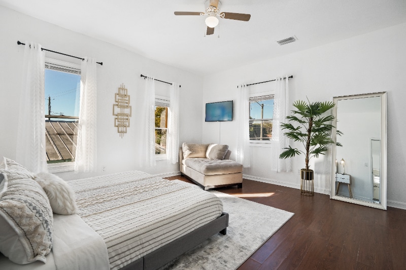 1221 E Columbus Dr in Tampa, FL - Building Photo