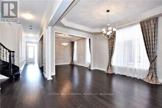 107 Queen Filomena Ave in Vaughan, ON - Building Photo - Building Photo