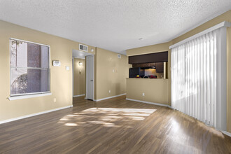 Overton Park Apartments in Dallas, TX - Building Photo - Interior Photo