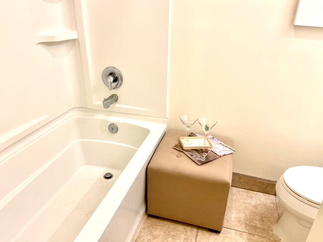 1855 Diamond St, Unit 112 in San Diego, CA - Foto de edificio - Building Photo