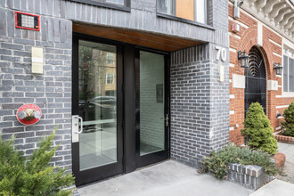 70 Monroe St in Hoboken, NJ - Foto de edificio - Building Photo