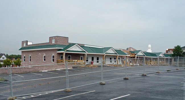 Fountain Plaza Condos in Chester, VA - Foto de edificio - Building Photo
