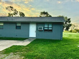 102 NW K St in Bentonville, AR - Building Photo