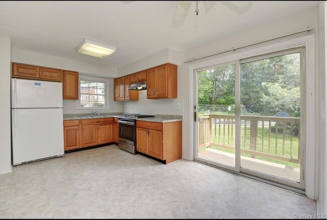 28 Alan Rd in Spring Valley, NY - Building Photo - Building Photo