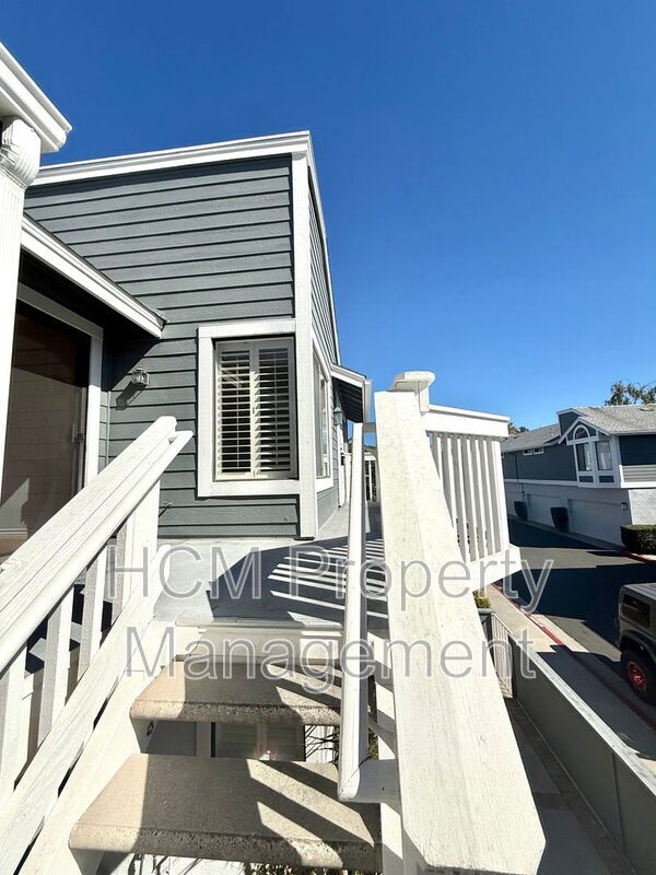 329 Huntington in Irvine, CA - Building Photo - Building Photo
