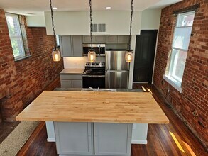 836 York St in Cincinnati, OH - Building Photo - Building Photo