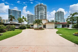 257 Atlantic Isle in Sunny Isles Beach, FL - Building Photo - Building Photo
