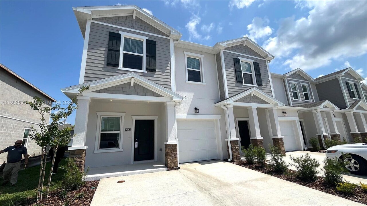 2653 Skyline Lp in Kissimmee, FL - Building Photo